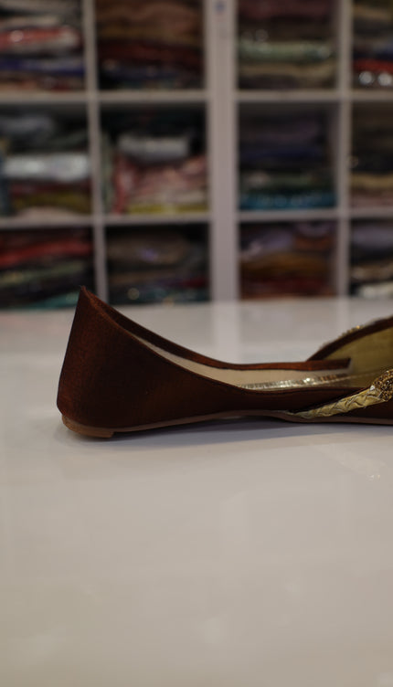 Marron/Brown Golden Embroidered Khussa
