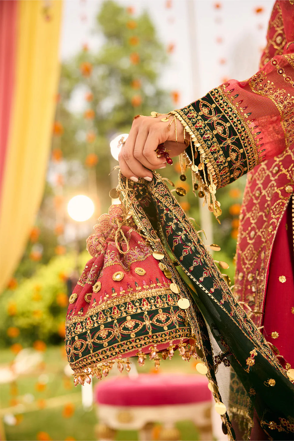 GHOOMAR