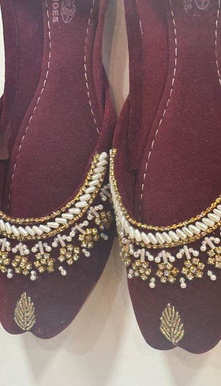 Maroon Khussa