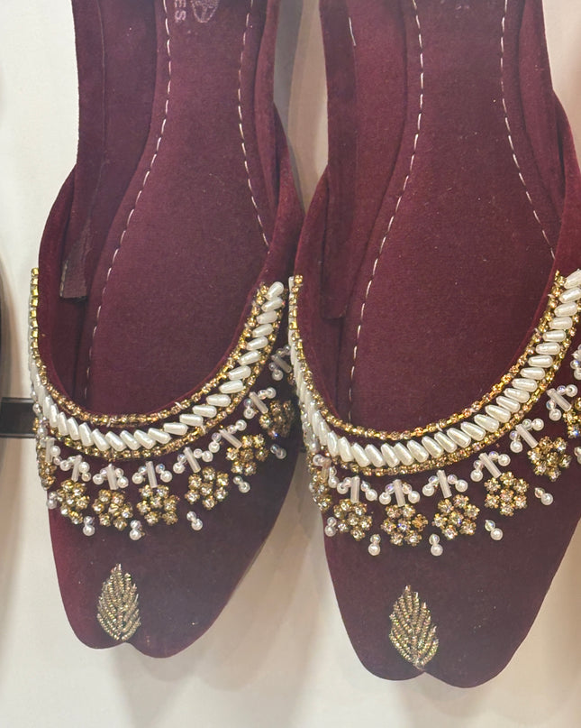 Maroon Khussa